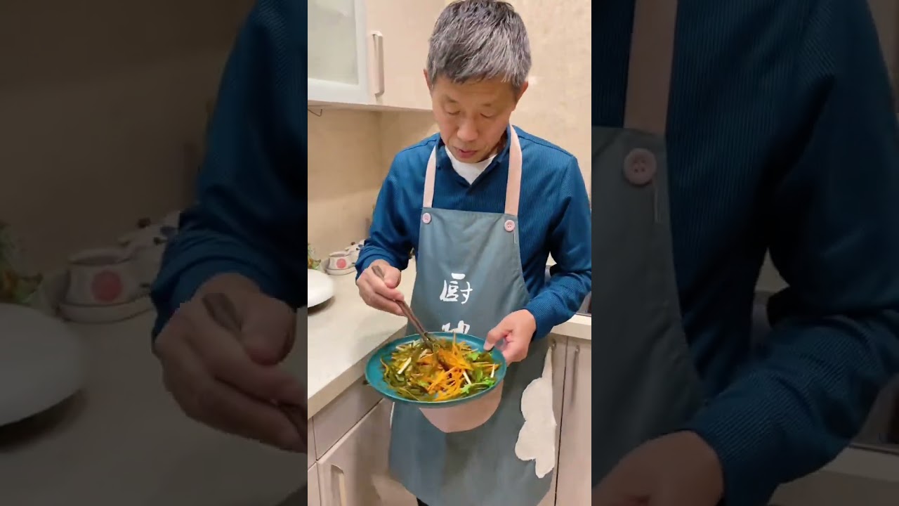 想吃水煮鱼很久了，今天无意间提了一嘴晚餐大叔就给安排上了，味道比外面餐厅的还好吃，大叔不仅家务做得好还做得一手好菜，这样的男保姆希望大家可以在言语上善良一点，毕竟谁都有老的时候…#记录真实生