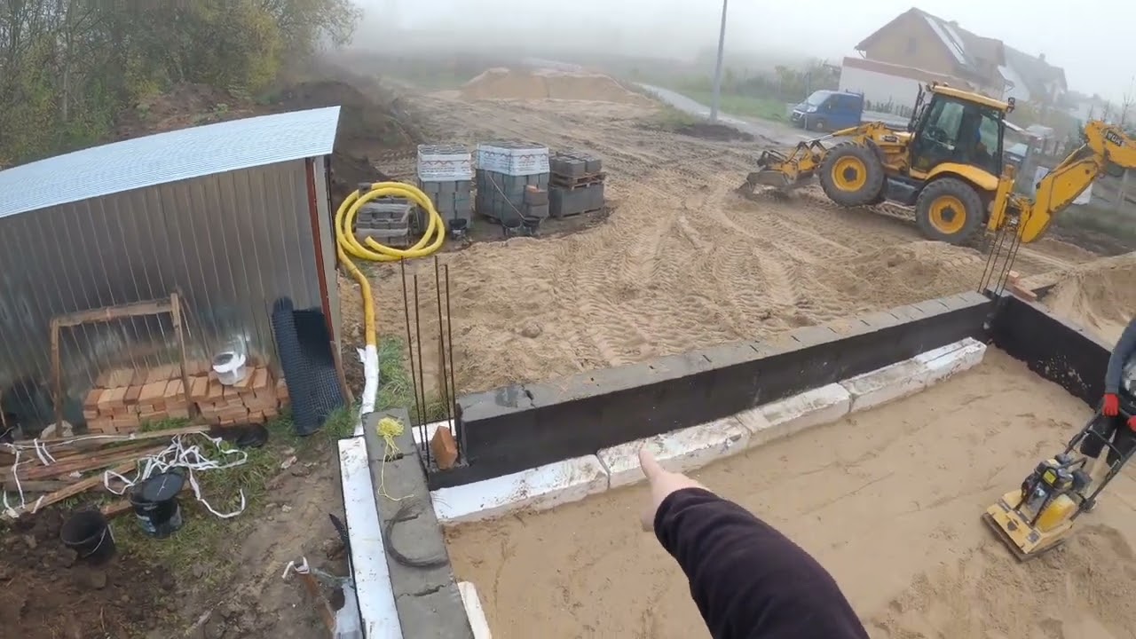 Budowa domu od podstaw (Dom na skarpie ODC. 9/ zasypywanie i zagęszczanie fundamentów)