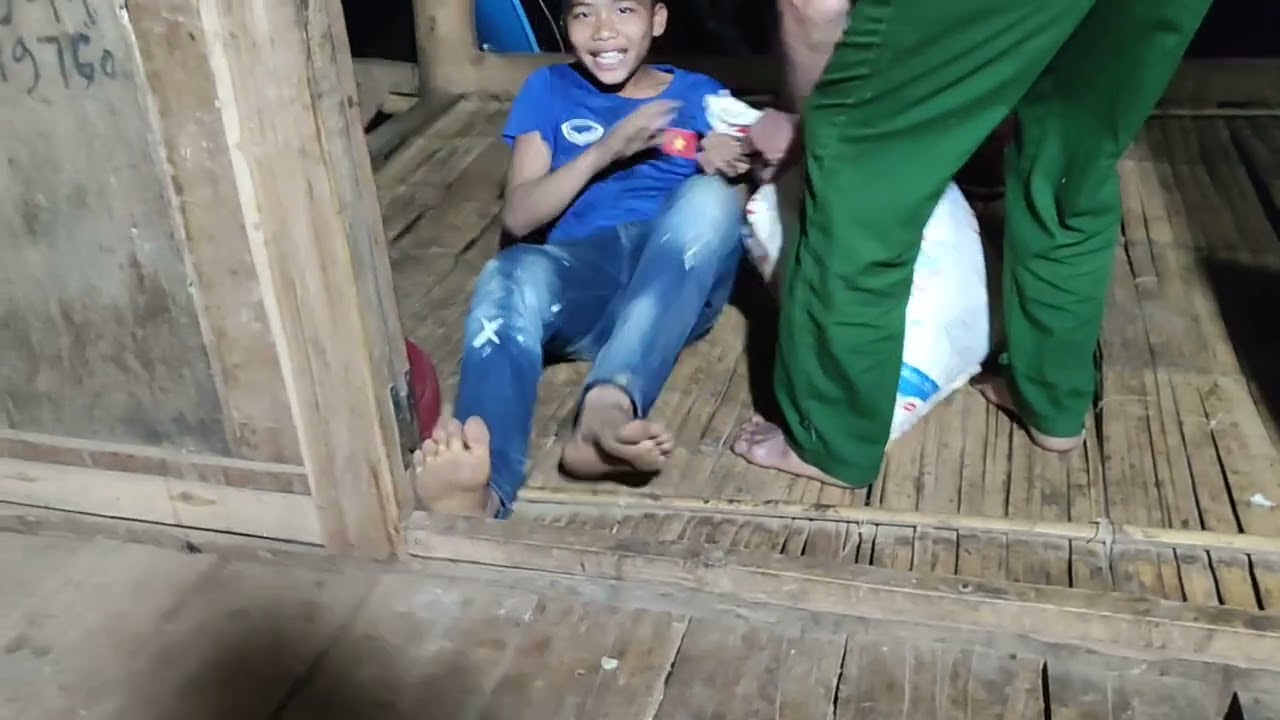 MÁ ỈN CIN LANH DAM ÊM PẢ SỈ LÚNG MỚI PI NONG CIN LANH DAM NỚ