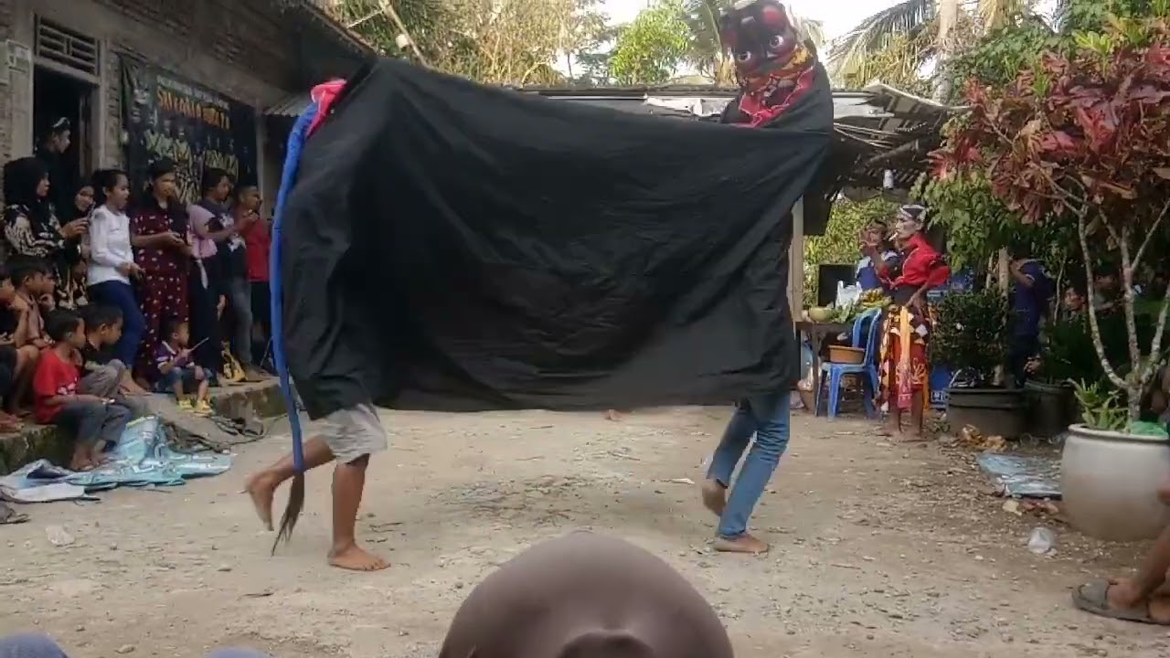 tarian barongan ebeg sri karya budaya live didesa wonoharjo Rowokele kab Kebumen..