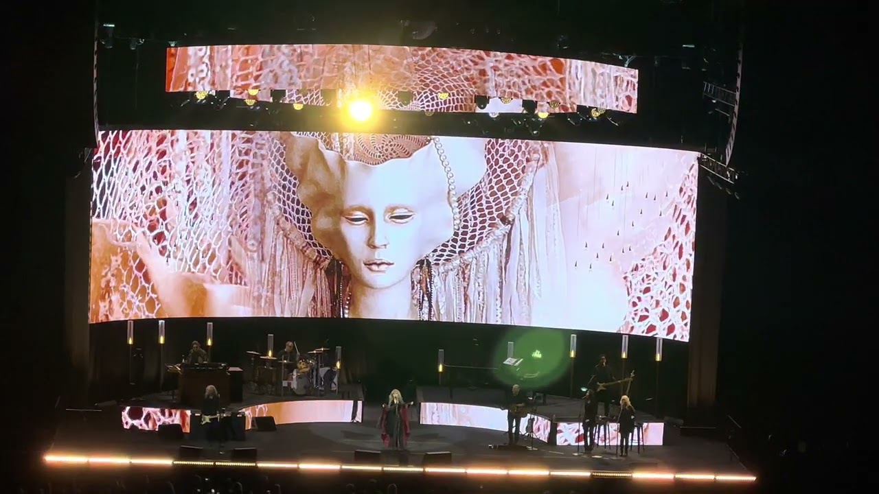 Sara (Fleetwood Mac) - Stevie Nicks Live at The Climate Pledge Arena in Seattle 3/15/2023