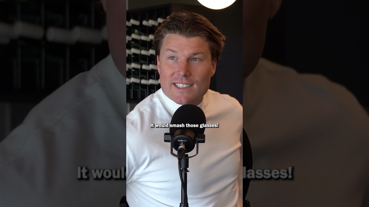 Мастер Сомм показывает, как открывать бутылку шампанского по звезде Мишлен 🍾 #вино #подкаст