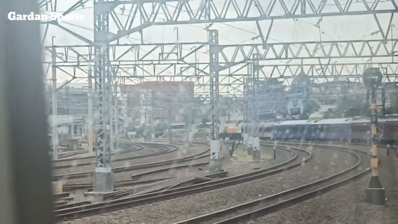 Kereta Api Argo Anggrek Kereta tercepat jarak jauh jakarta surabaya. Hanya berhenti di 3 stasiun. 