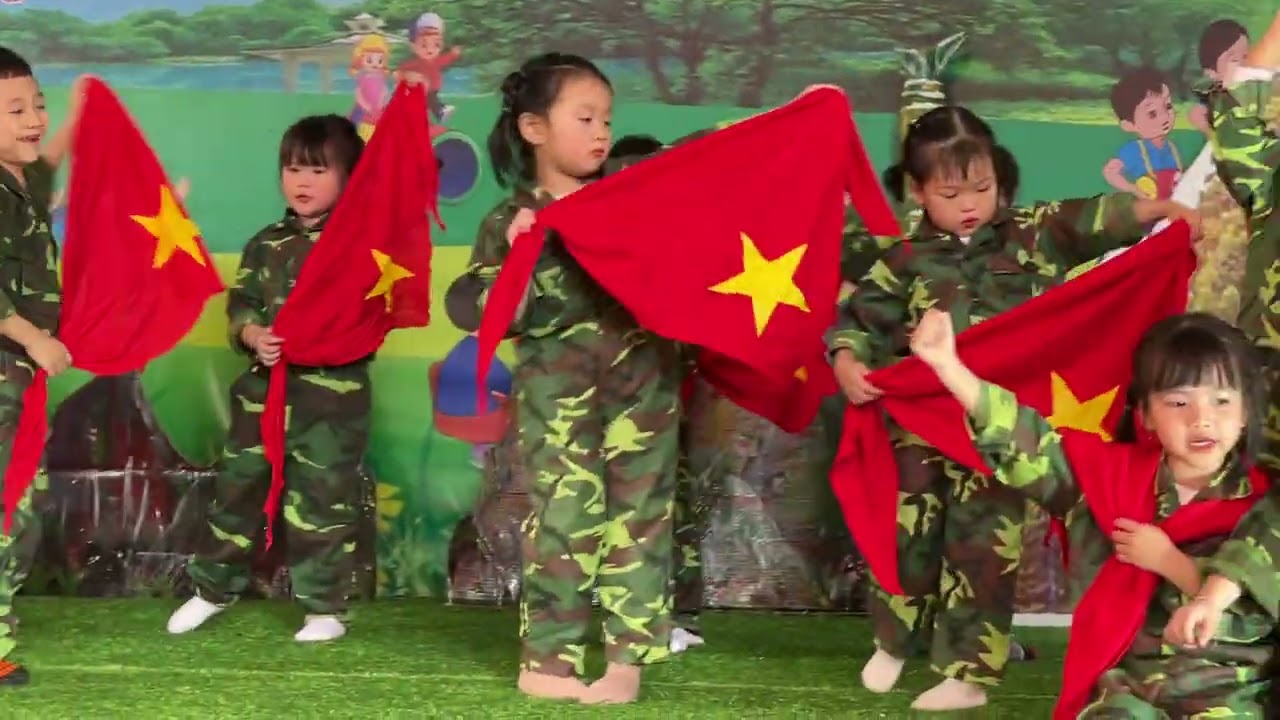 Gấu học mầm non Quán Lào