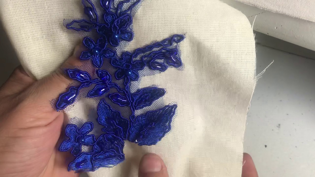 Pegar aplicaciones con la máquina de coser, por Miriam Clark, Maestra de Glamour Academia de Moda