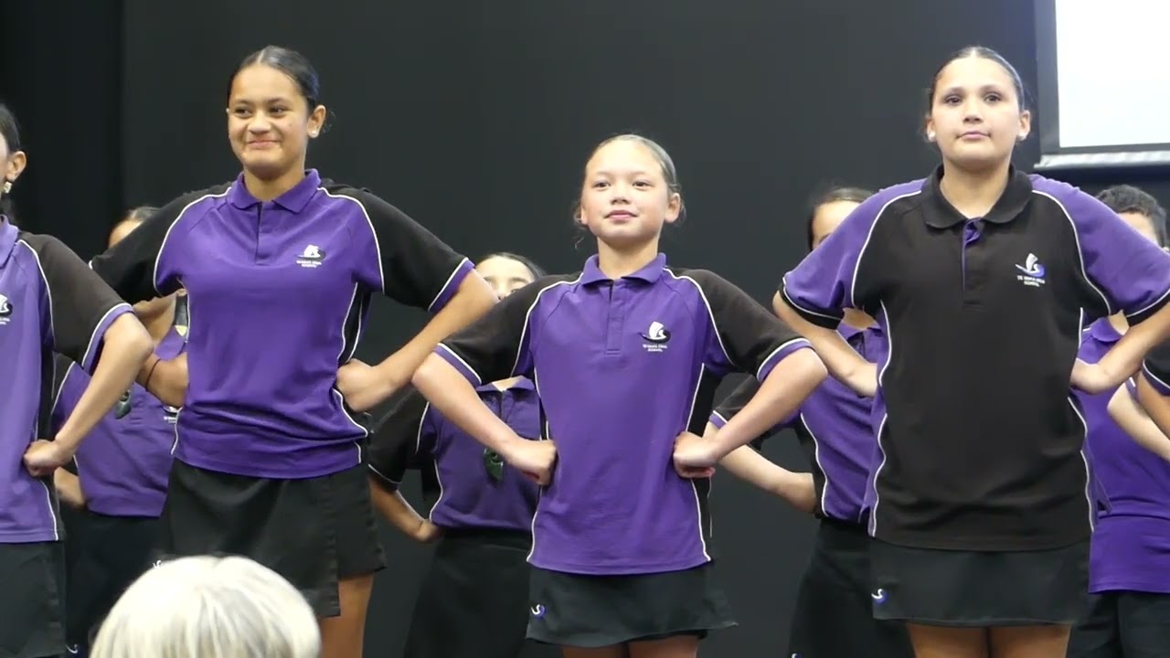 Te Waka Unua Kapa Haka