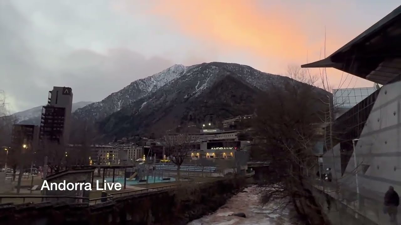 🇦🇩 La Calma antes de la Gran NEVADA: Atardecer en el Paseo del Río, ESCALDES-ENGORDANY