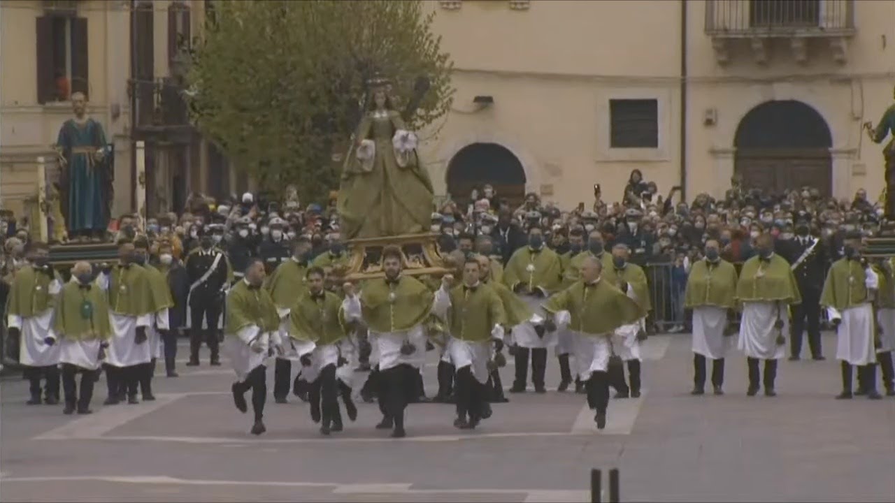 Sulmona, La Madonna che scappa in piazza 2022