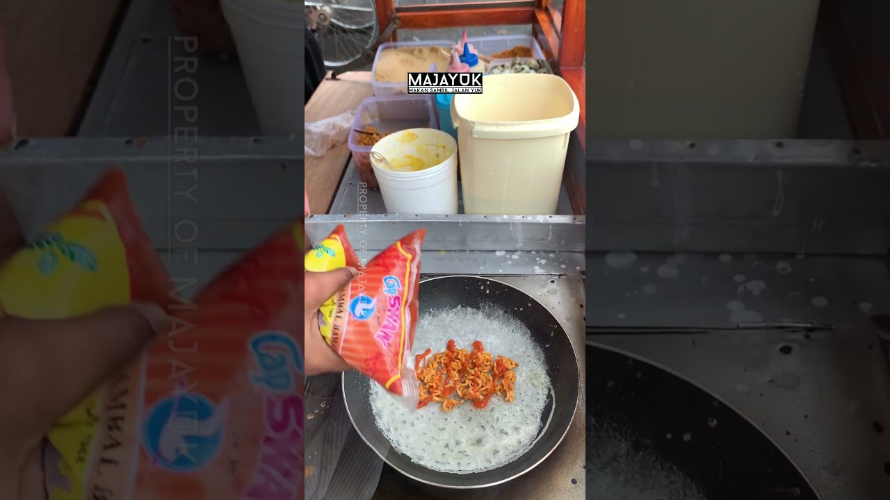 One of the papeda toppings that I like is spicy fried noodles 