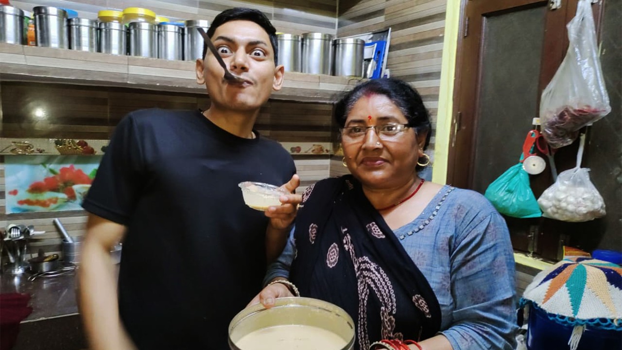 Ghar main Ice cream bana di 😮