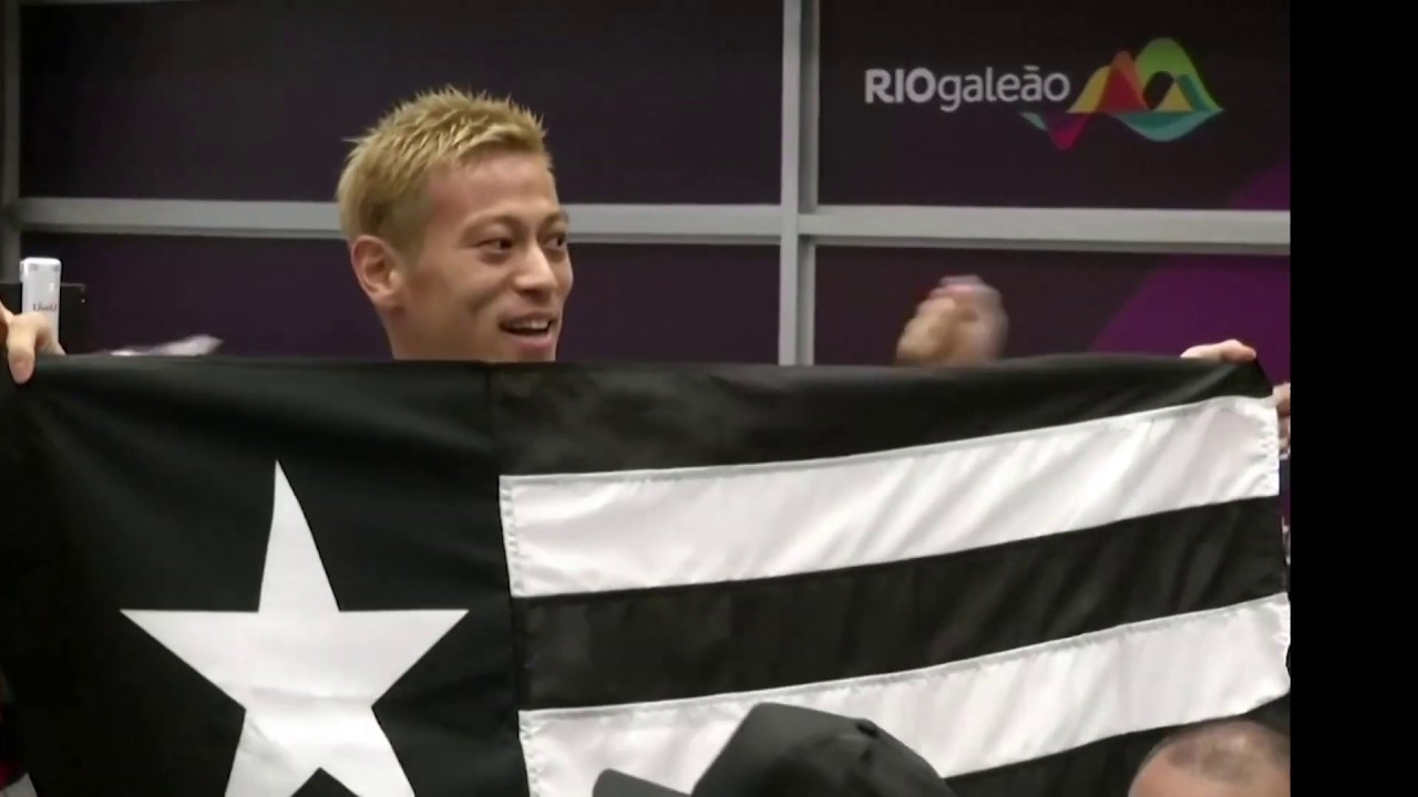 Botafogo fans wildly welcome midfielder Honda as he arrives in Rio