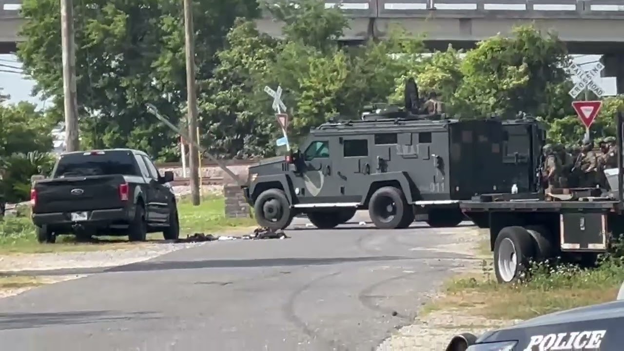 SWAT truck moves toward home during standoff in Kenner