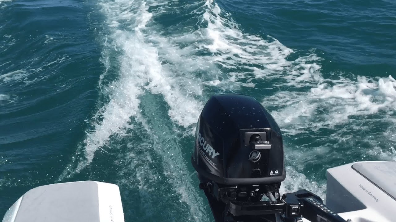 The ASTender BEACH 340 in the waters of La Grande-Motte