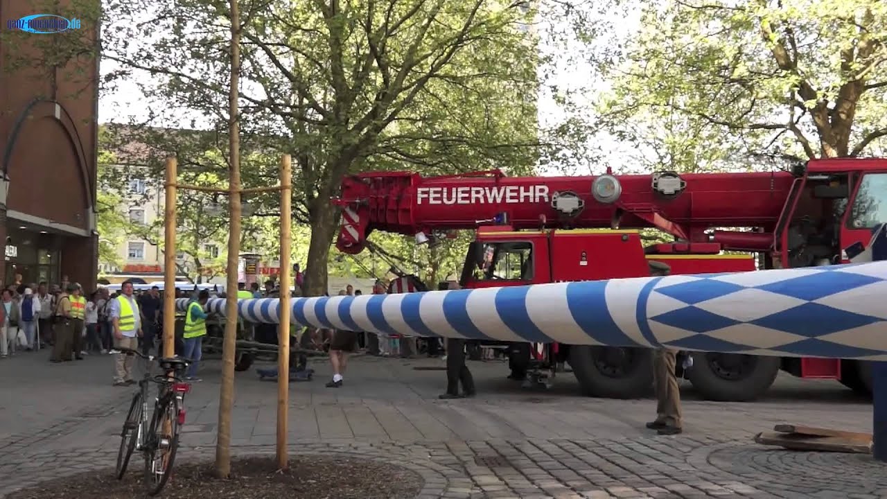 Maibaum aufstellen 2015 @ Rotkreuzplatz (München Neuhausen)