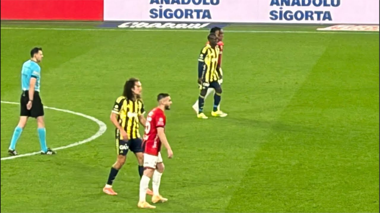 Tedesco’dan Jayden’a uyarı, Fenerbahçe Sami Yen’e önde gitmeli, Kante ilaç gibi, Mourinho kabusu!