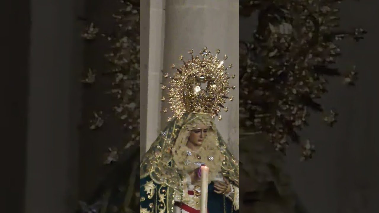Salida de la Santísima virgen de la Esperanza desde la Concatedral de San Nicolas de Bari (Alicante)