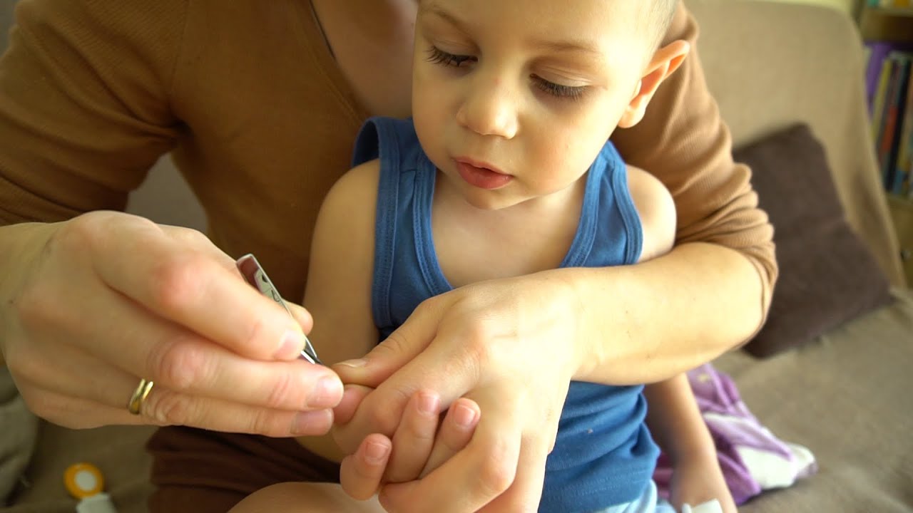 Mom Cuts Baby's Nails - Baby's Reaction