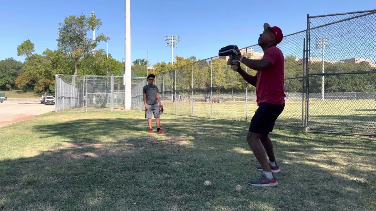 Mira esto 3 drills de outfield o jardinero mira los 2 últimos están súper para que pueda mejorar.