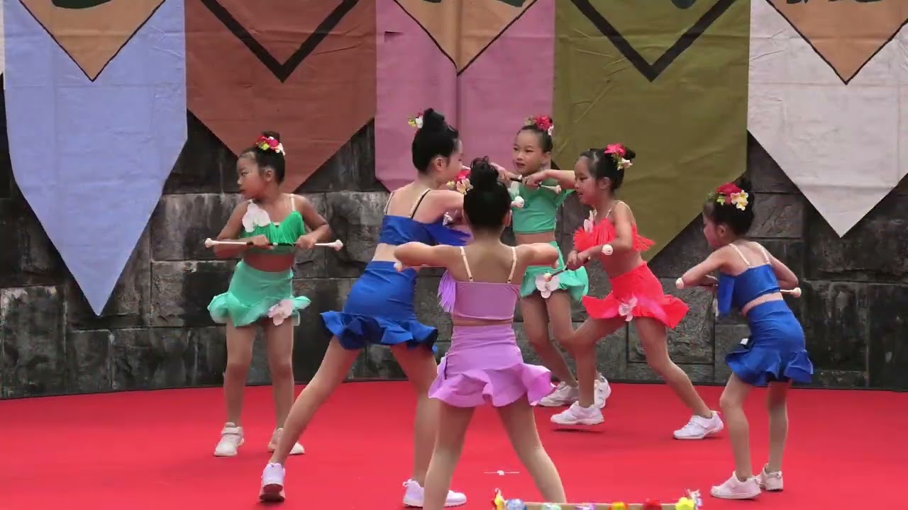 チアダンス＆バトントワリング　　　スタジオサリーズ         第３０回高松秋祭り仏生山大名行列　　