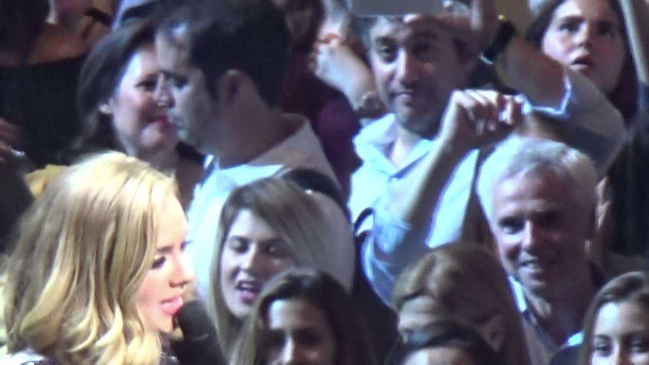 ADELE - Rolling In The Deep (Live in Barcelona, May 25, 2016)