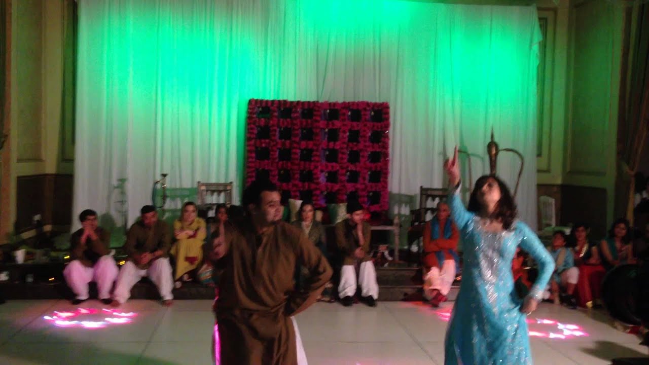 Fahad and Muna Mehndi Dance for #Anar2015
