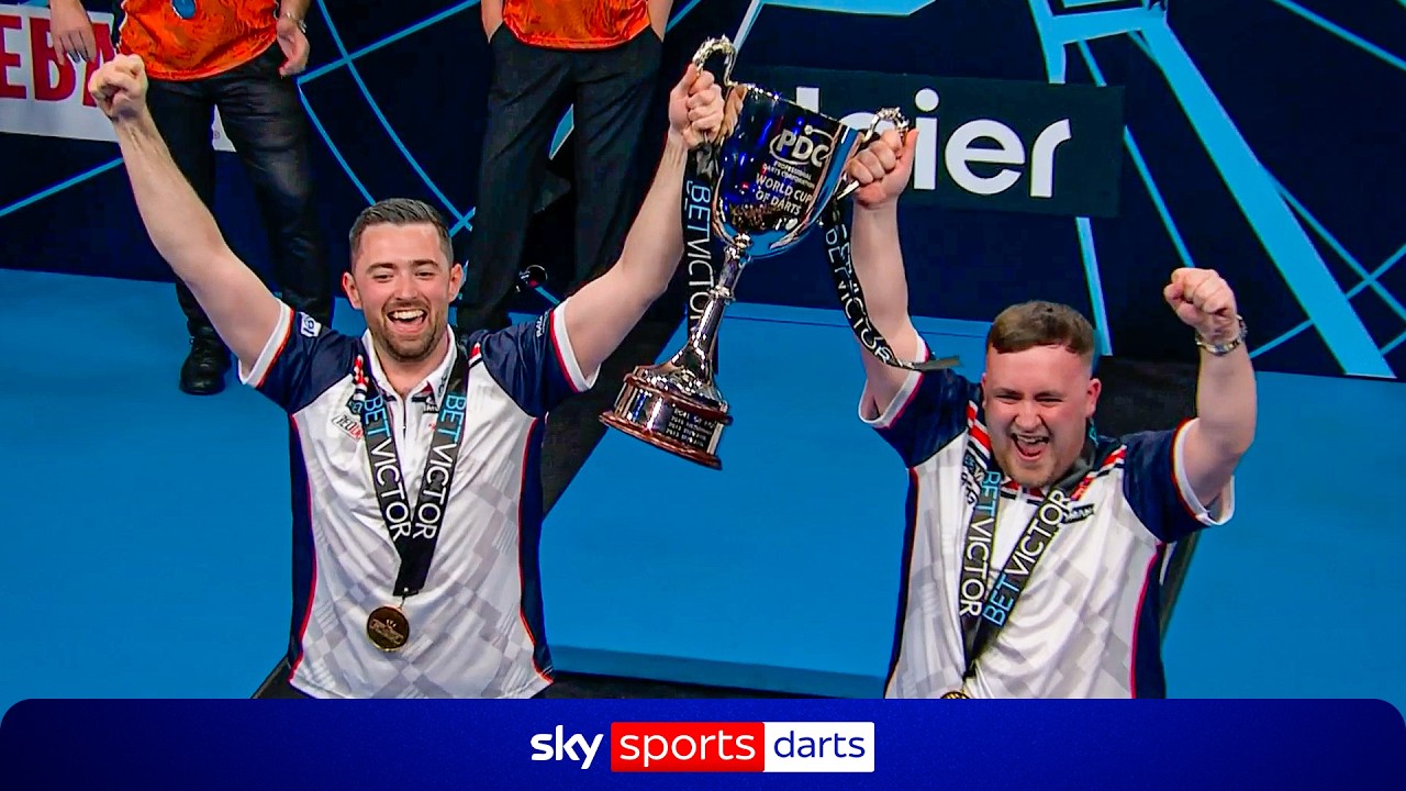 Люк Литтлер и Люк Хамфрис поднимают кубок World Cup of Darts 🏆🏴󠁧󠁢󠁥󠁮󠁧󠁿