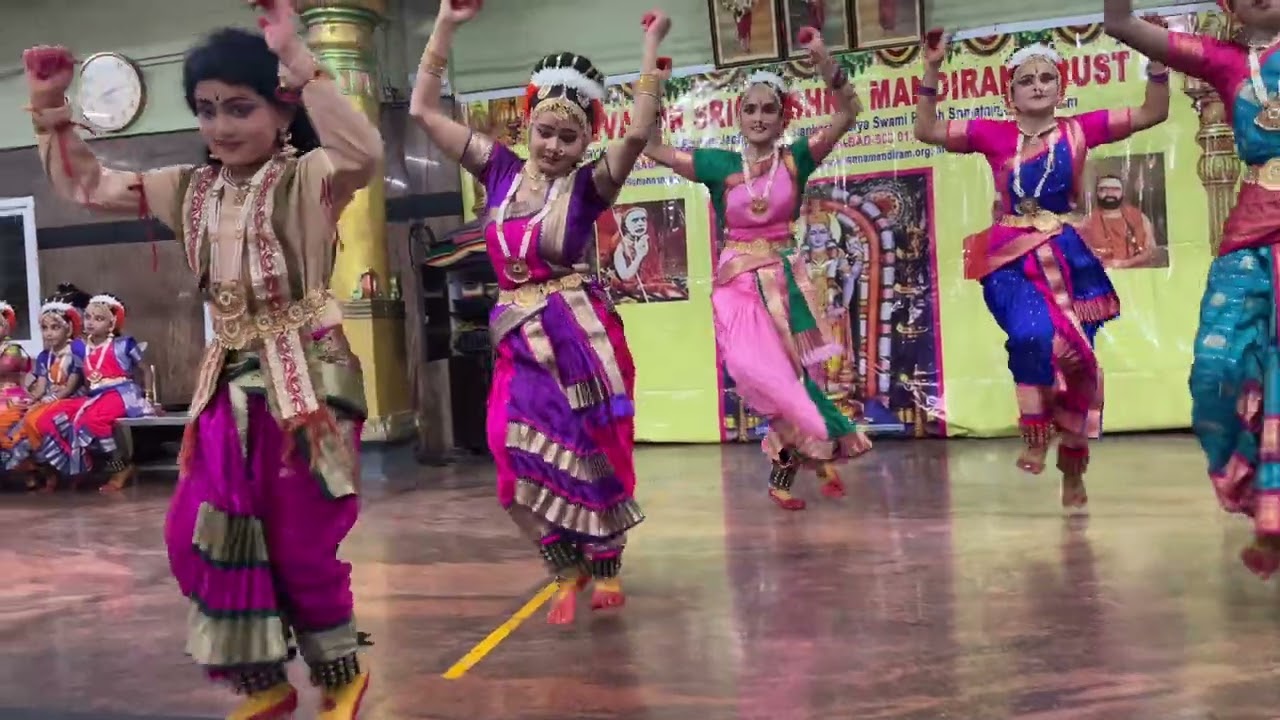Shikara’s first Kuchipudi performance! 🤩🙏😍 #kuchipudi #momanddaughtergoals #classicaldance 