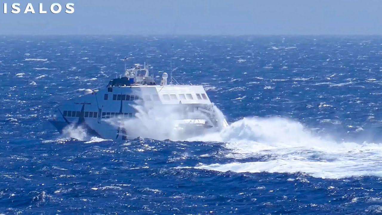 Seajet 2 – Δαμάζει τα κύματα αναχωρώντας από τη Φολέγανδρο! (Departure - windy port of Folegandros)