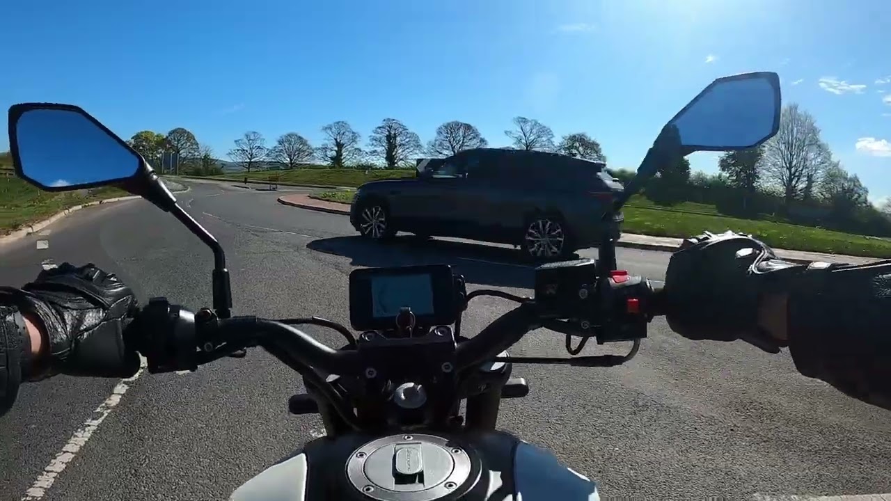 2022 Benelli Leoncino 125 Walkaround & Test Ride