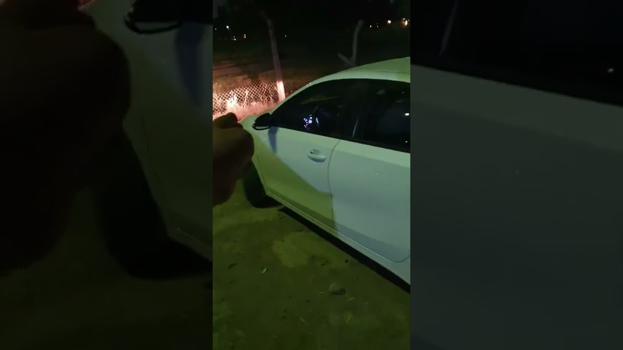 طريقة الخروج الصحيحة من كراج واسع في حال توجد سيارة بجانبي وخلف سيارتي
