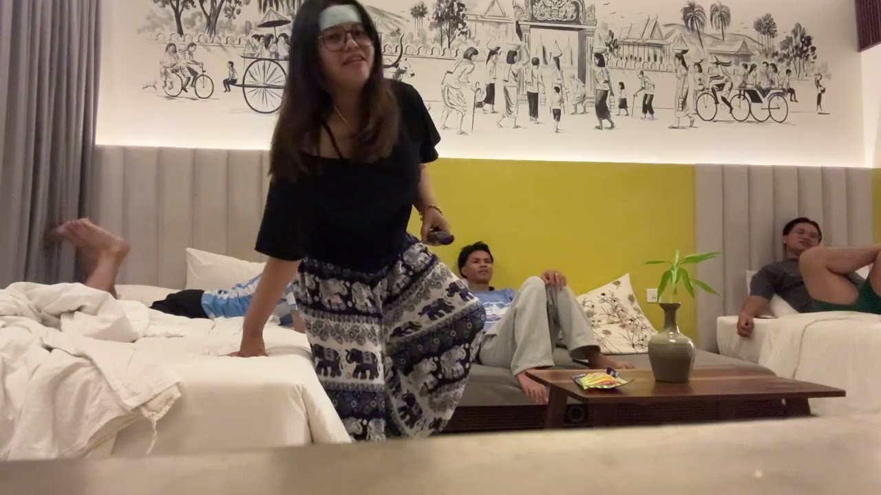 Song karaoke with my friends 