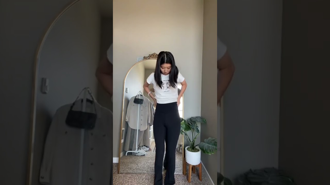 Flared Leggings/Yoga Pants Outfit Idea 🖤 #springoutfit #fashion #outfitinspo #outfitidea #ootd