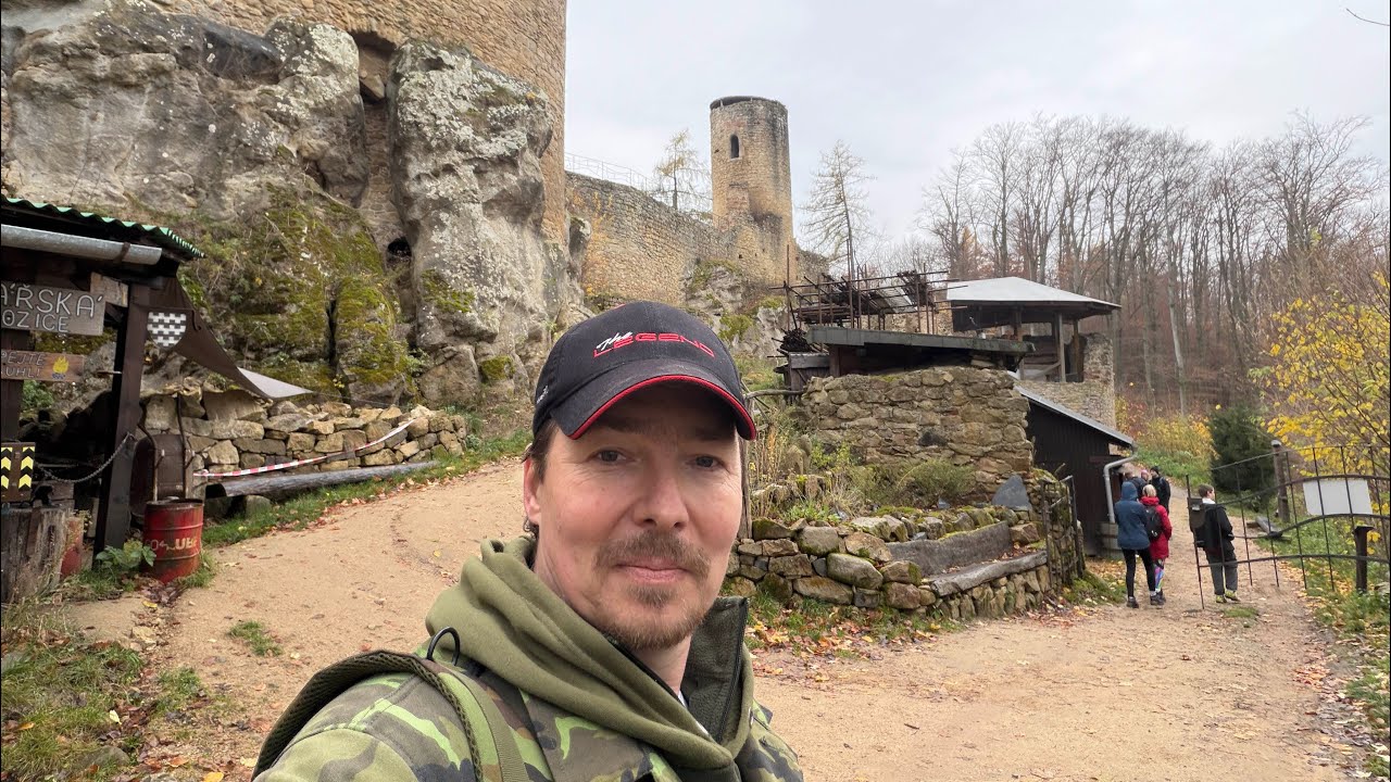 Hledačka z obědem na hradě at to pípá