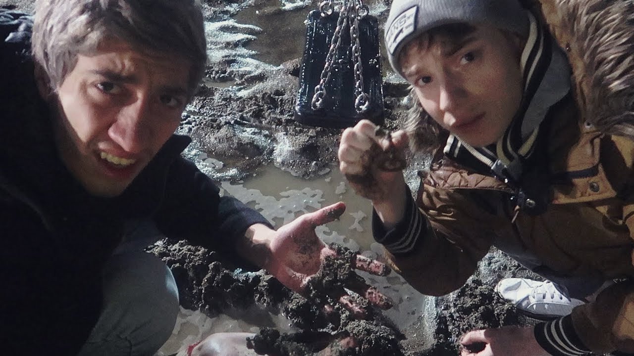 Encuentro un TESORO ENTERRADO en la PLAYA | El diario secreto