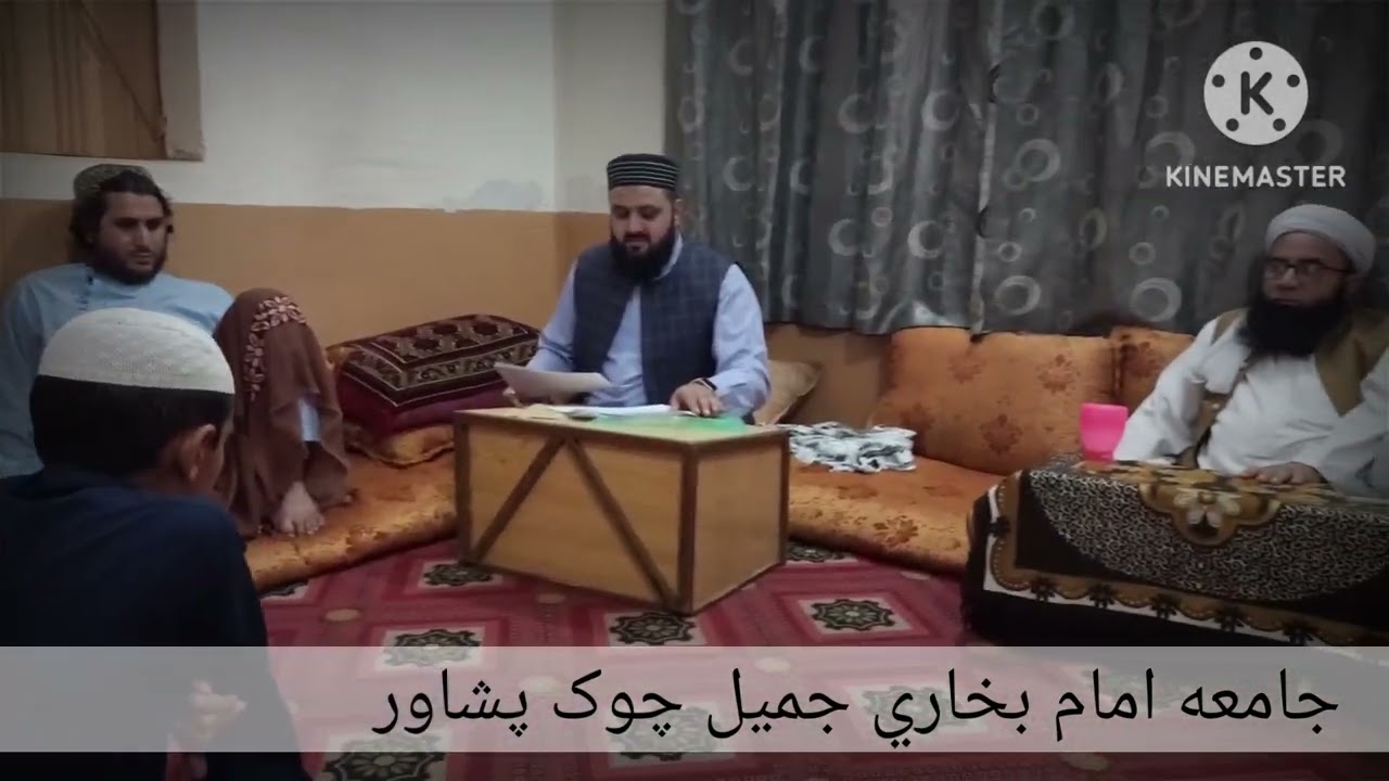 جامعه امام بخاری جمیل چوک پشاور /کا طالب علم امتحان کے ھال میں
