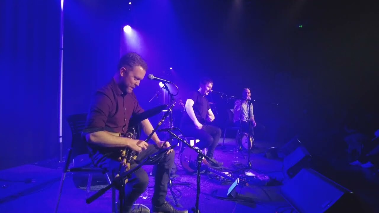 Mark Redmond Plays 