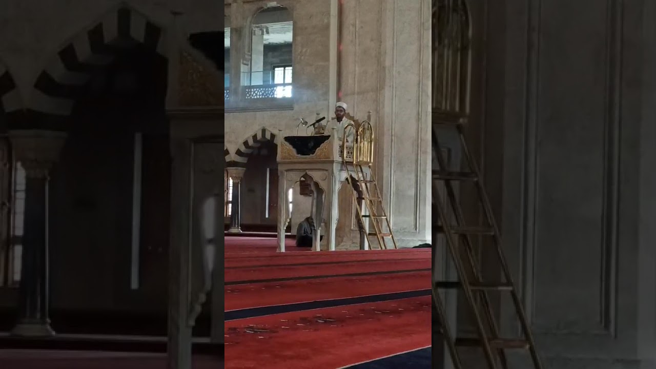 Kocatepe Camii'nde öğle namazı öncesi vaaz.
