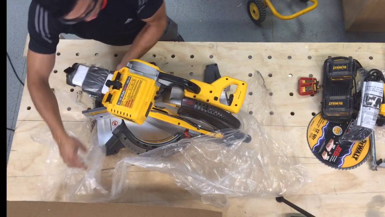 Desempaquetando sierra de inglete flexvolt de Dewalt modelo DHS790