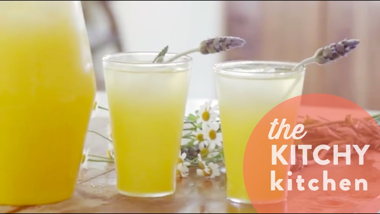 How to Make Lavender Lemonade // Living Deliciously with Carrie Rad