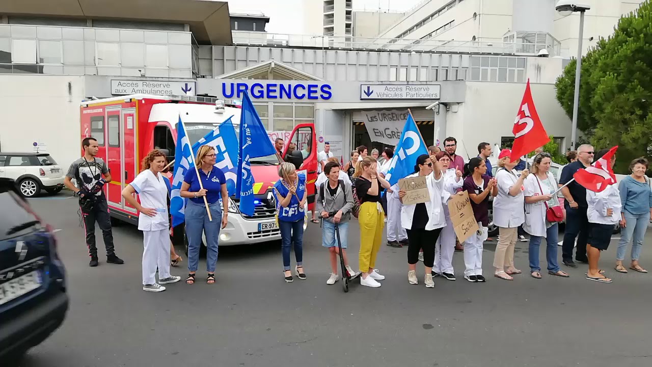 Manifestation aux urgences de La Rochelle