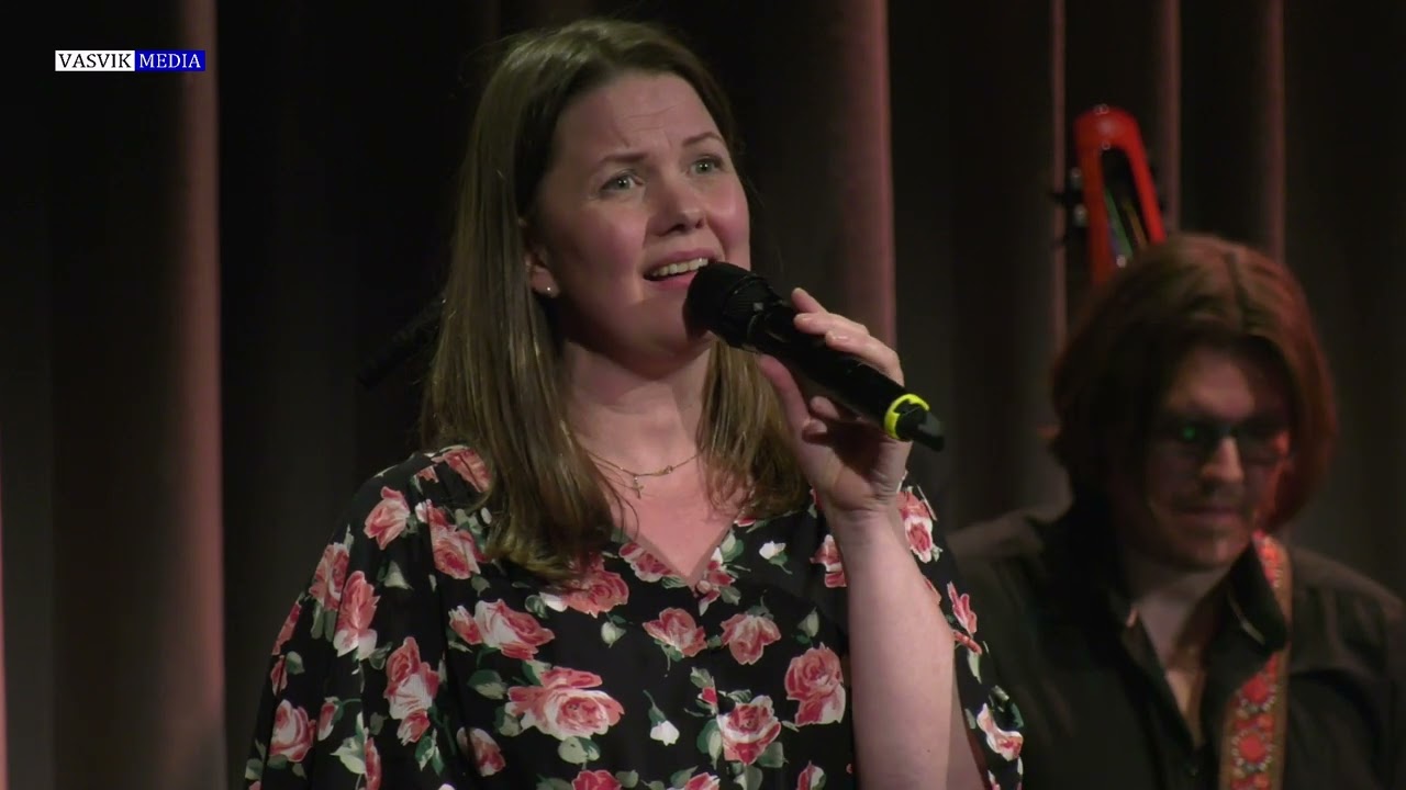(5909) Nancy Karine Eikeland Sangolt: Det namnet eg kviskrar  (Trygve Bjerkrheim)