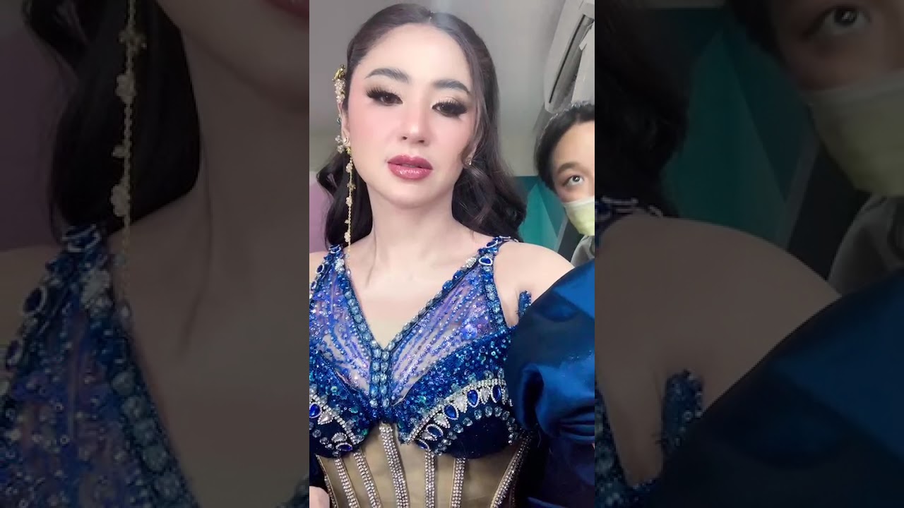 Dewi persik live