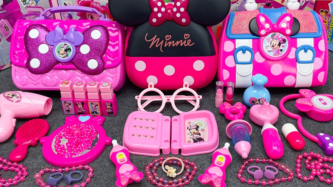 Membuka kemasan set mainan tutorial makeup berwarna pink bersama Minnie Mouse.