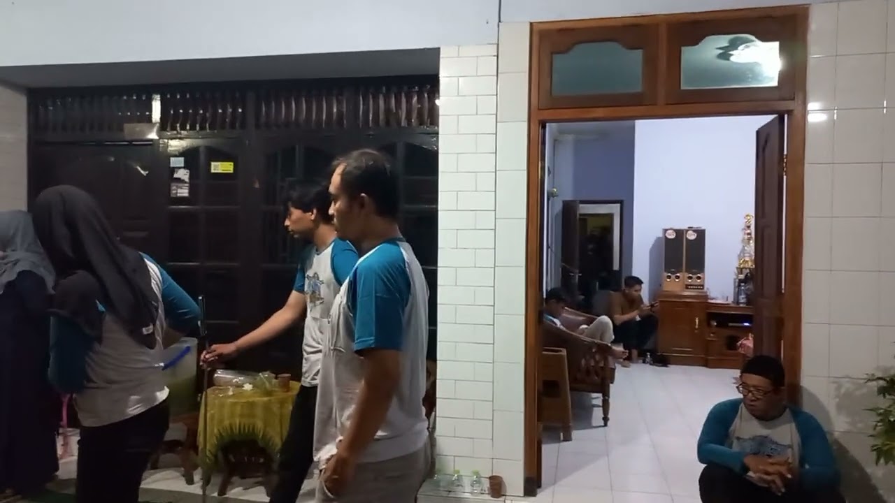 Setlh Buka bersama..yang masih anak anak dilanjut permainan menyenangkan biar akrab..Trah Kasuyitnan