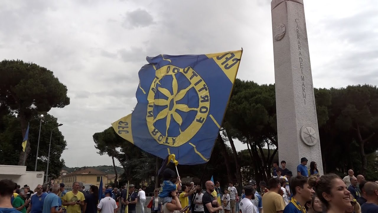 Carrarese in B, festa per tutti, da zero a cento anni