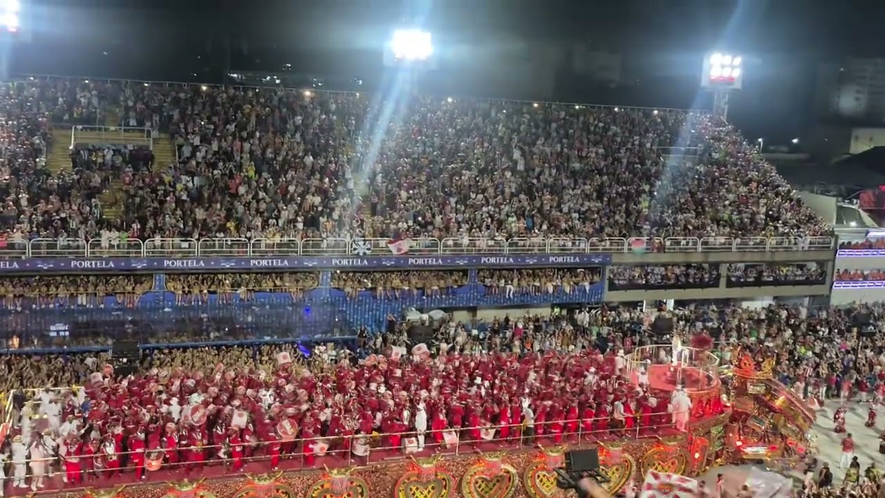 BATERIA VIRADOURO NO CARRO ALEGÓRICO CARNAVAL 2026 