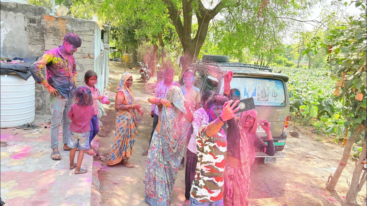 ગામડાં ની ધુળેટી ની ઉજવણી પરિવાર સાથે મોજ 