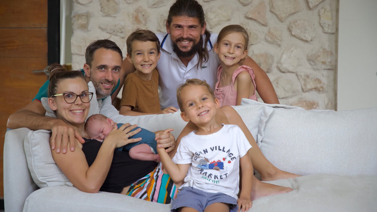 👶 Accueil de Bébé 4 : Découvrez Nos Premiers Jours à Six ! 🌟 | Vlog Family Coste