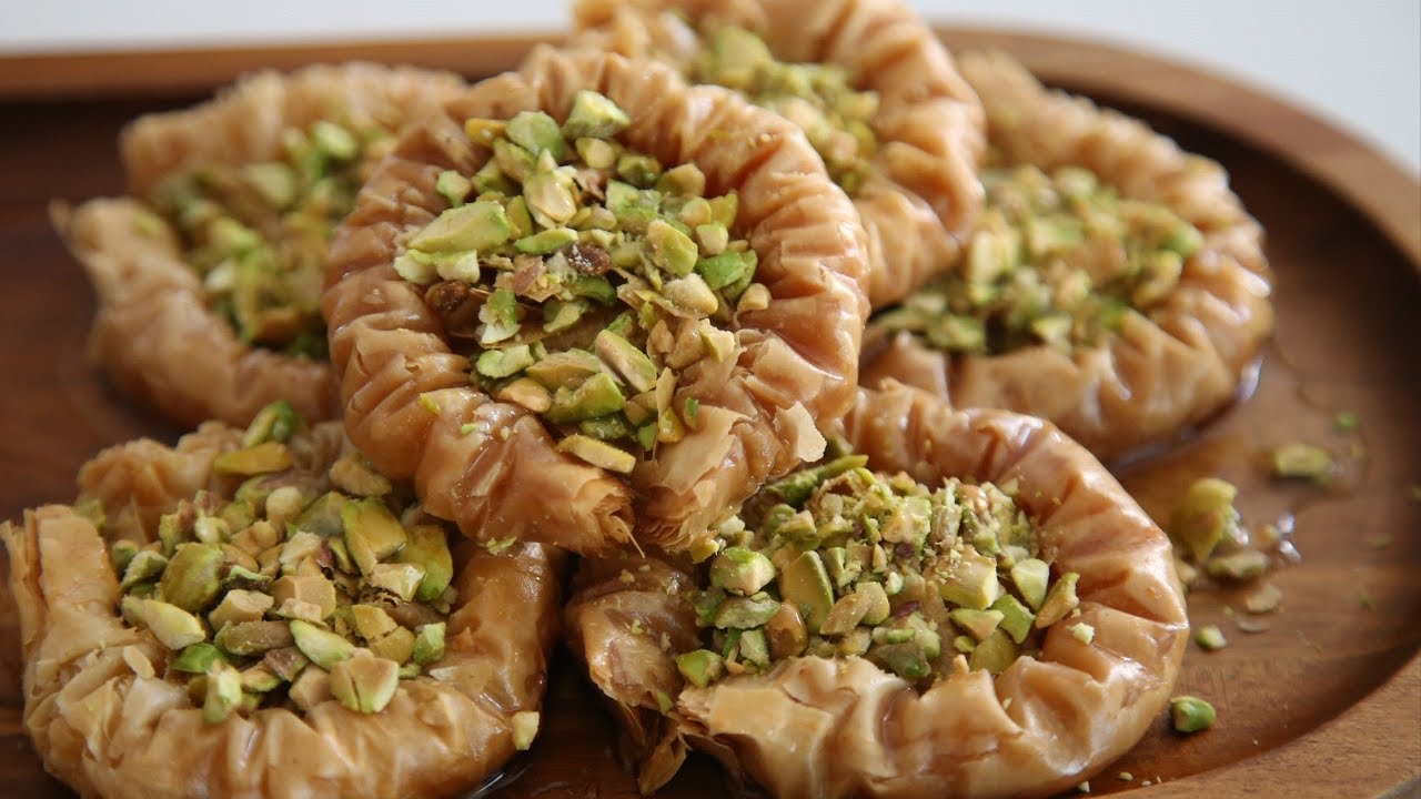 Փախլավա Խանումի Պորտ - Pistachio Baklava - Heghineh Cooking Show in Armenian