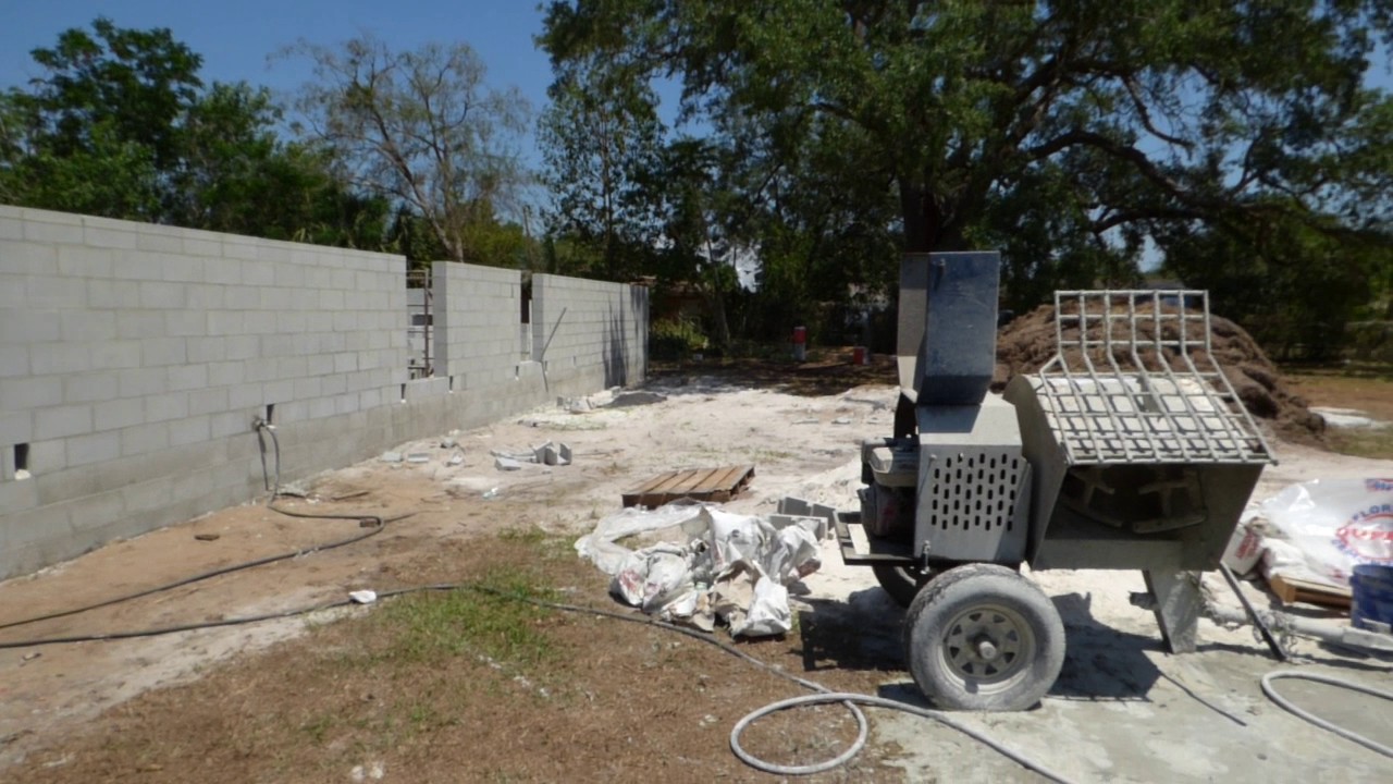 Building on the WestSide of Bartow 